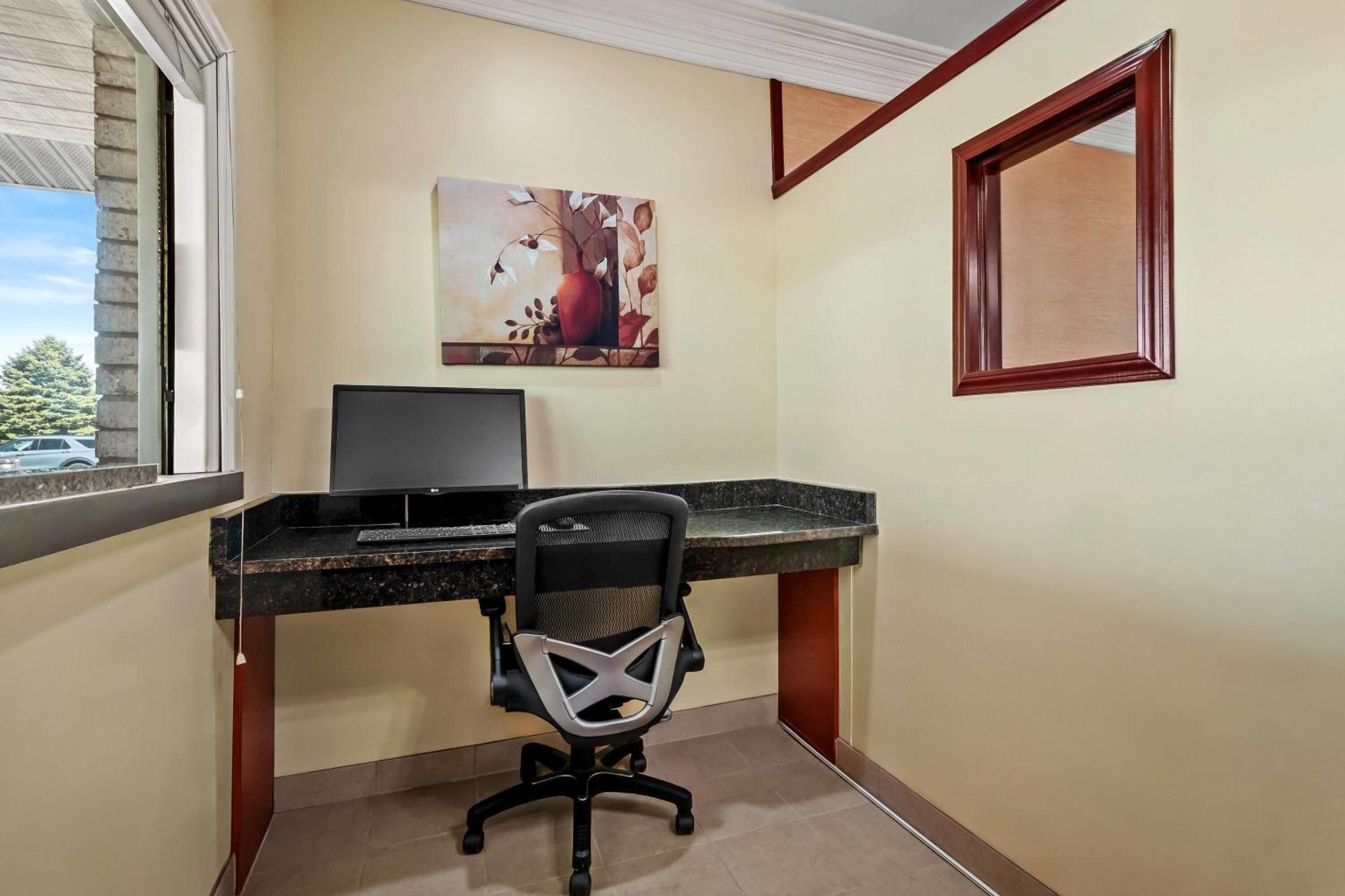 Days Inn By Wyndham Whitmore Lake Ann Arbor Brighton Ngoại thất bức ảnh