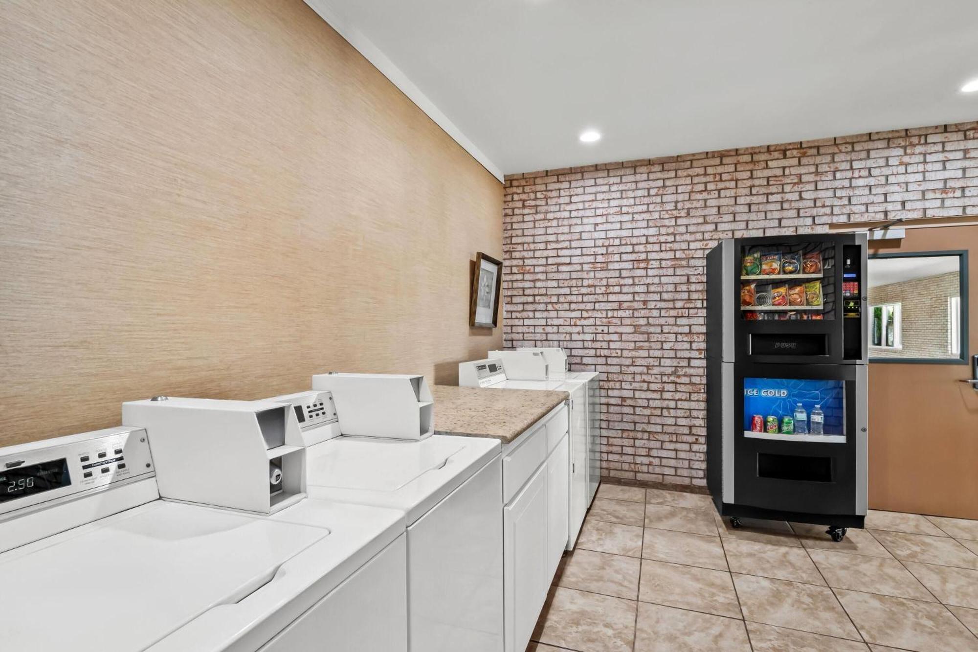Days Inn By Wyndham Whitmore Lake Ann Arbor Brighton Ngoại thất bức ảnh