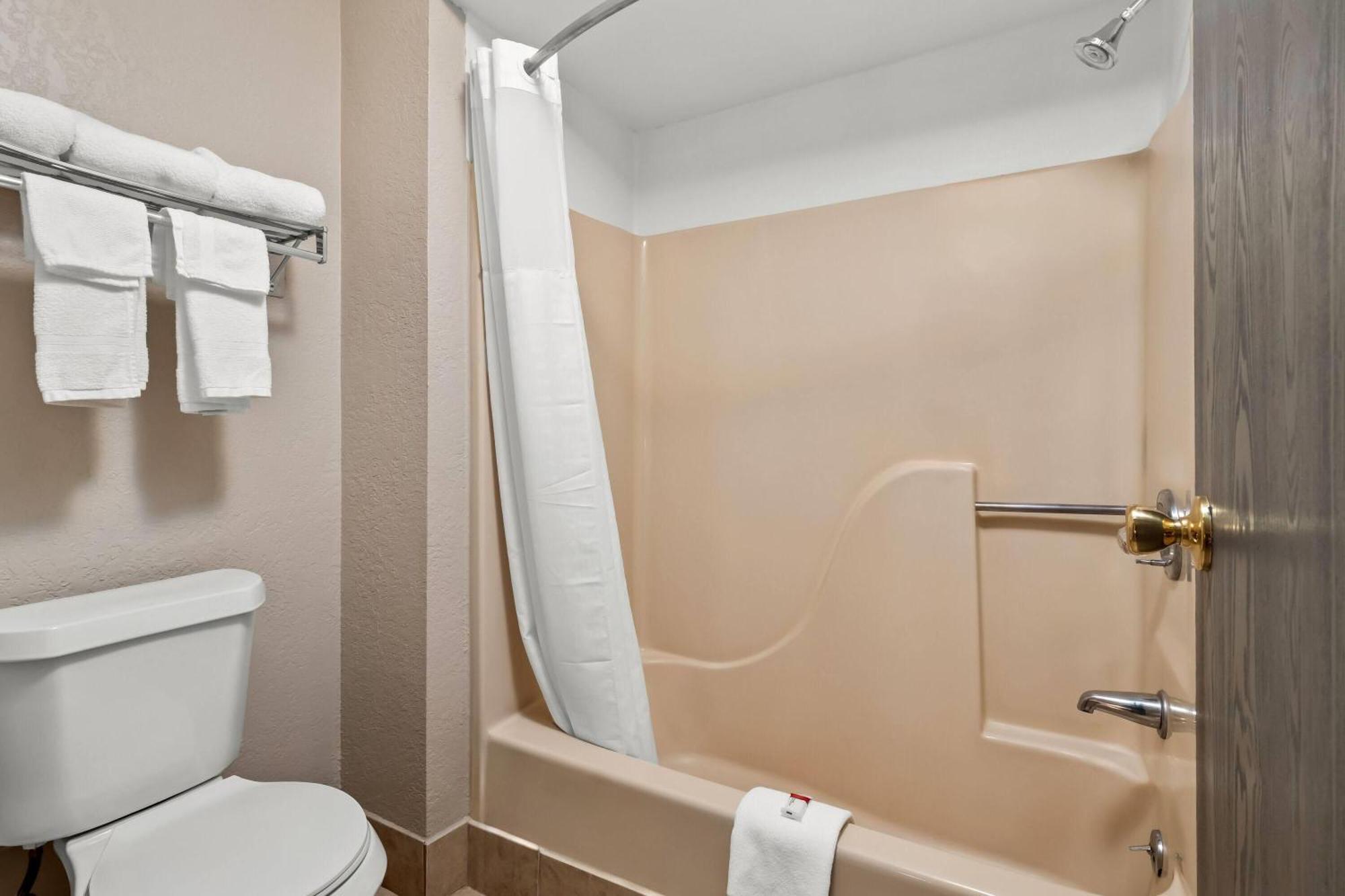 Days Inn By Wyndham Whitmore Lake Ann Arbor Brighton Ngoại thất bức ảnh
