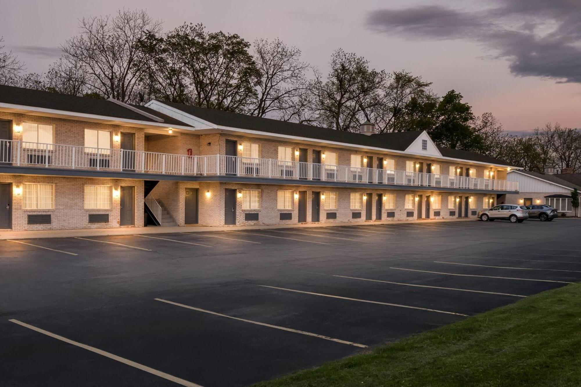 Days Inn By Wyndham Whitmore Lake Ann Arbor Brighton Ngoại thất bức ảnh